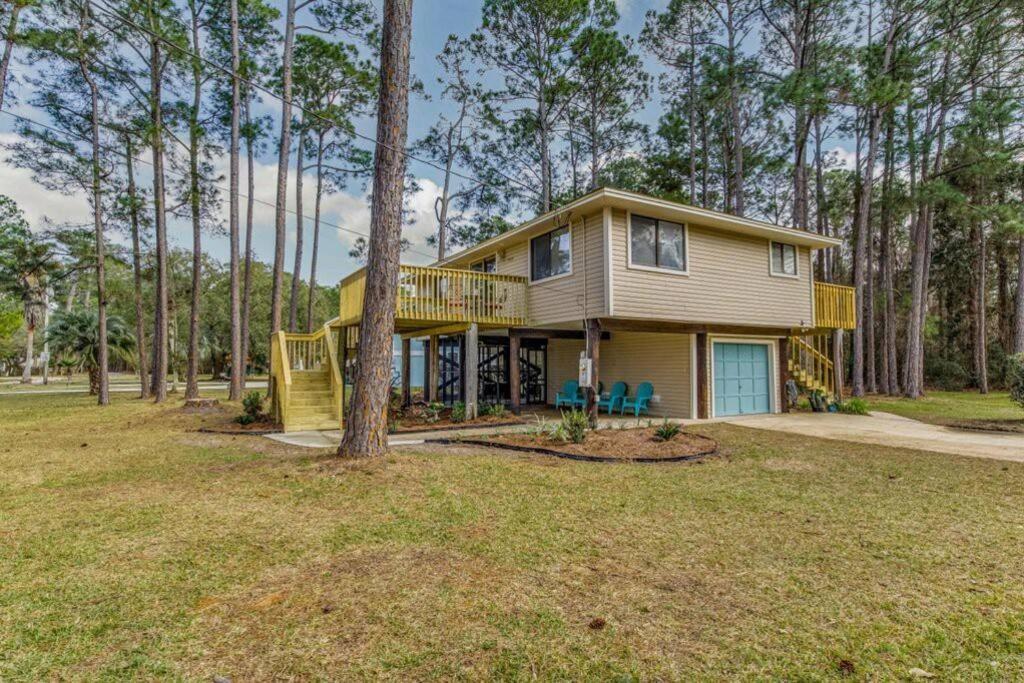 Woodsy Retreat, Steps To Bay - Hot Tub! Villa Gulf Breeze Exteriör bild