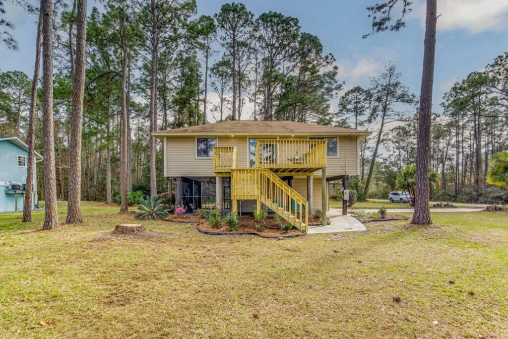Woodsy Retreat, Steps To Bay - Hot Tub! Villa Gulf Breeze Exteriör bild