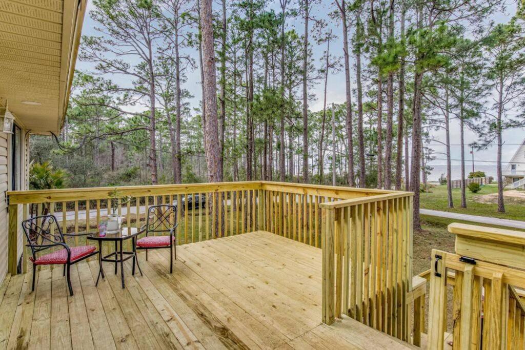 Woodsy Retreat, Steps To Bay - Hot Tub! Villa Gulf Breeze Exteriör bild