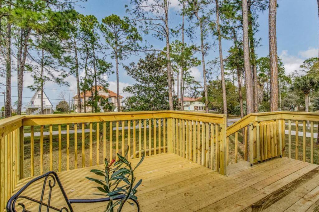 Woodsy Retreat, Steps To Bay - Hot Tub! Villa Gulf Breeze Exteriör bild